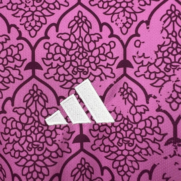 Maillot Real Madrid foot concept rose 2024 2025