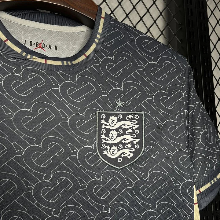 Maillot Angleterre foot concept Burberry 2024 2025
