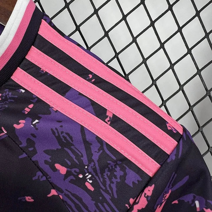 Maillot Real Madrid foot concept rose 2024 2025